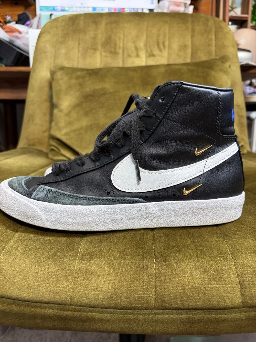 Nike Blazer Mid 77 SE Sisterhood Black Metallic Gold size 9